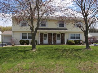 7027 Ashwood Ln #7029, Waterford, WI 53185