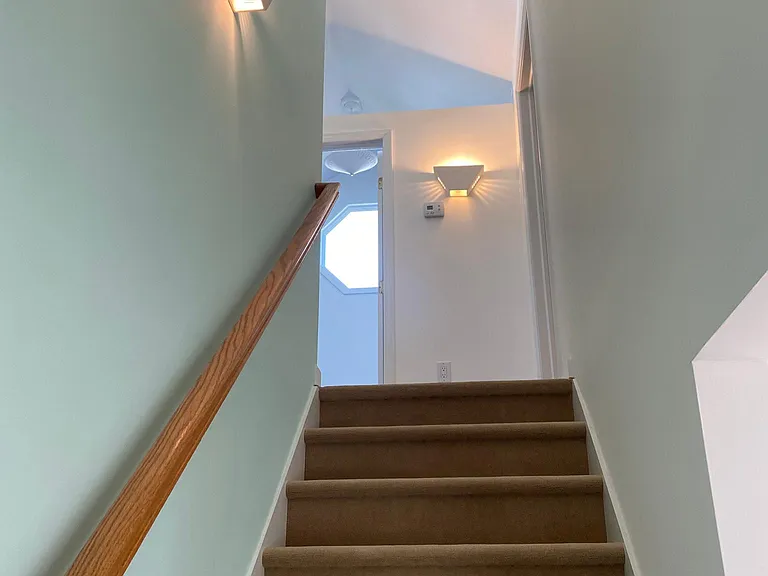 18 Berrian Pl #B — Photo 35