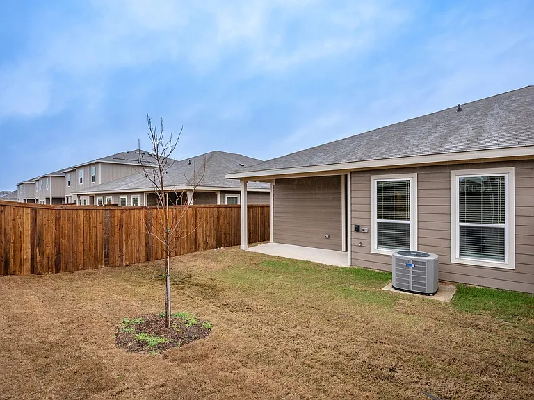 656 Wheatfield Dr — Photo 24
