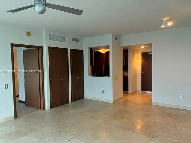 Icon Condo — Photo 4