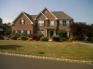 28 Sunflower Rd, Somerset, NJ 08873