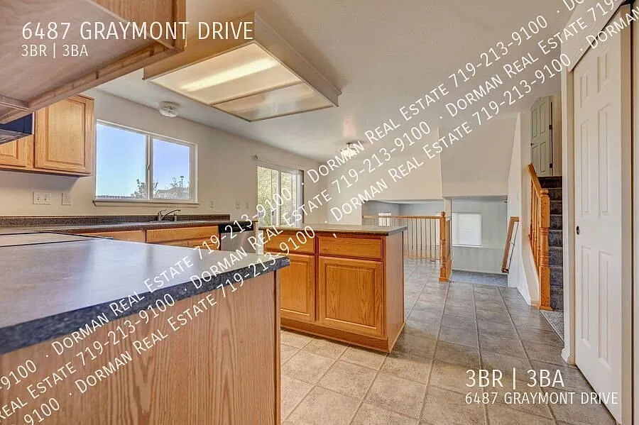2-Story Home in Ridgeview Area! — Photo 4