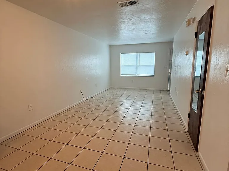 2614 SW 31st Pl — Photo 7