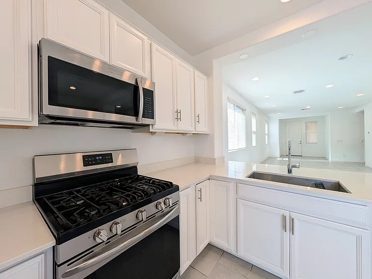 9509 W Sells Dr — Photo 10