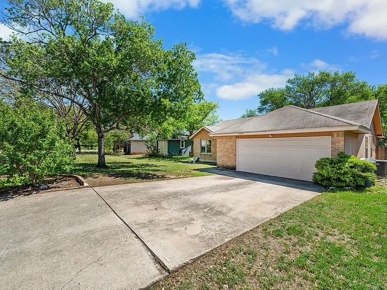 7501 Whistlestop Dr — Photo 3
