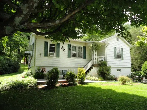 924 S Main St, Marion, VA 24354