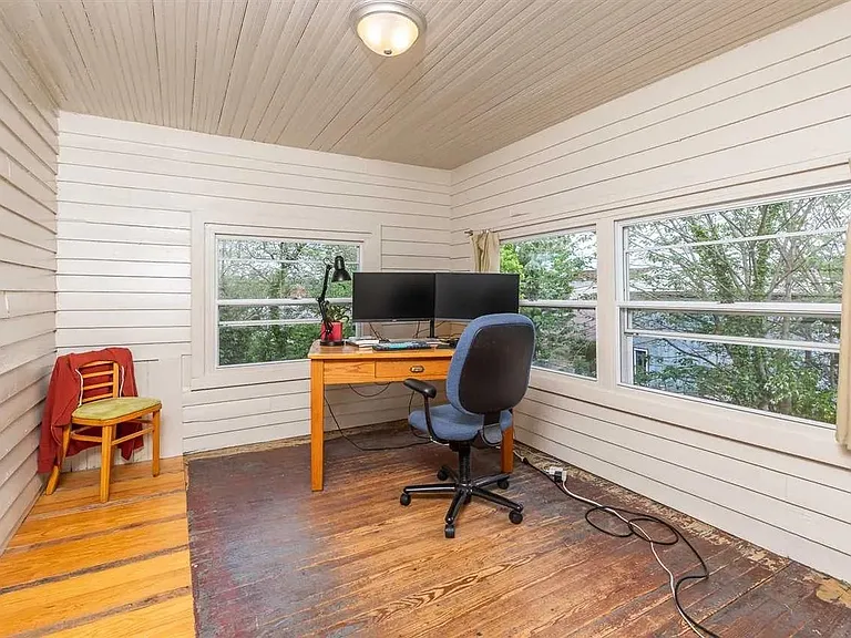 515 Brown St — Photo 17