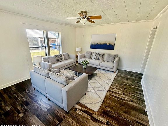 4th image of 208 N 1st Ave