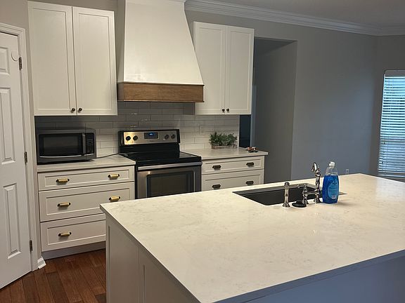2nd image of 11771 Blueberry Ln