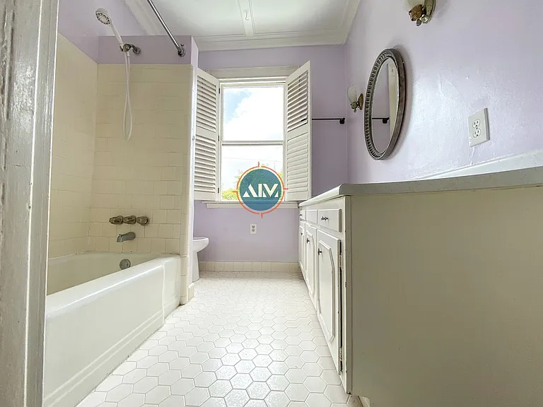 208 E Taylor St — Photo 42