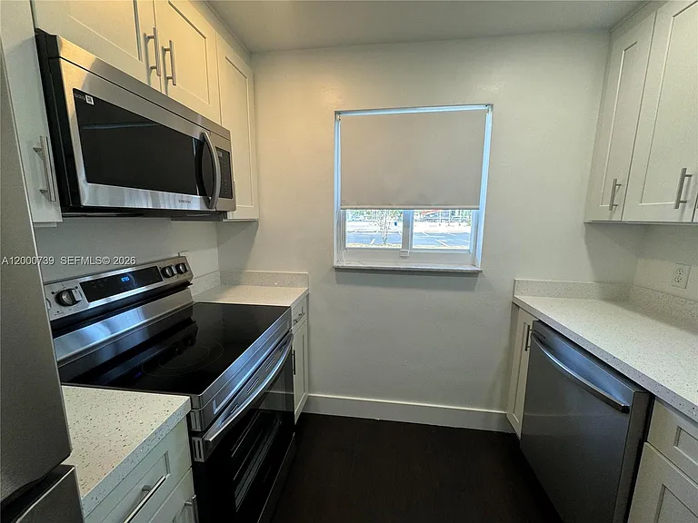 4850 SW 26th Ave #1-6 — Photo 2