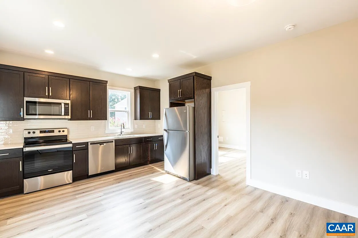 4 bed, 2.0 bath, 1600 sqft, $3,075 — Photo 3