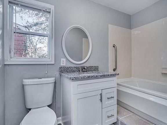 3rd image of 1319 West Ave