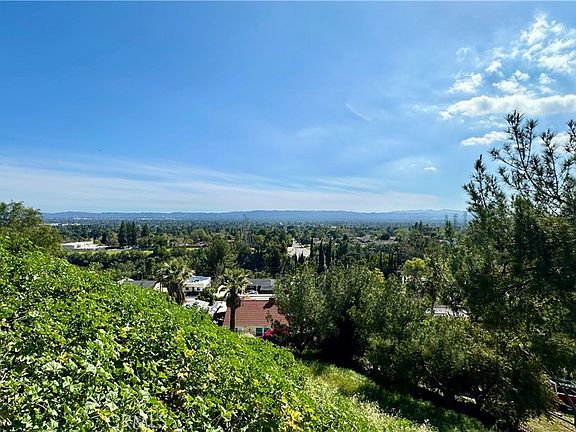 3rd image of 11531 Vimy Rd