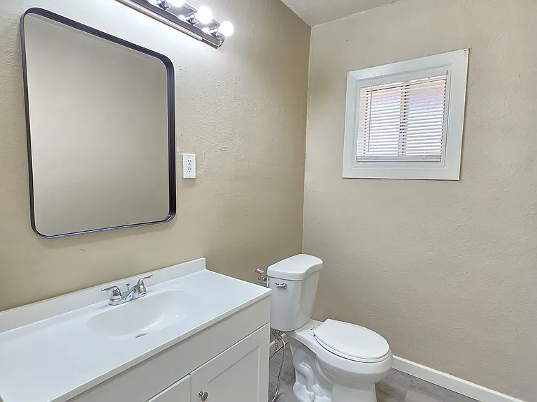 8651 S Loop Blvd — Photo 5