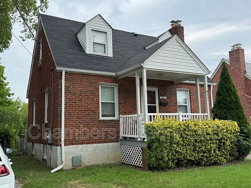 4 bed, 2.0 bath, 1576 sqft, $4,500 — Photo 2