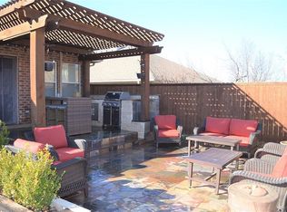 303 Cadbury Dr, Euless, TX 76040