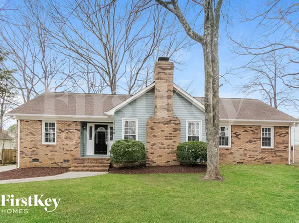 11106 Five Cedars Rd, Charlotte, NC 28226