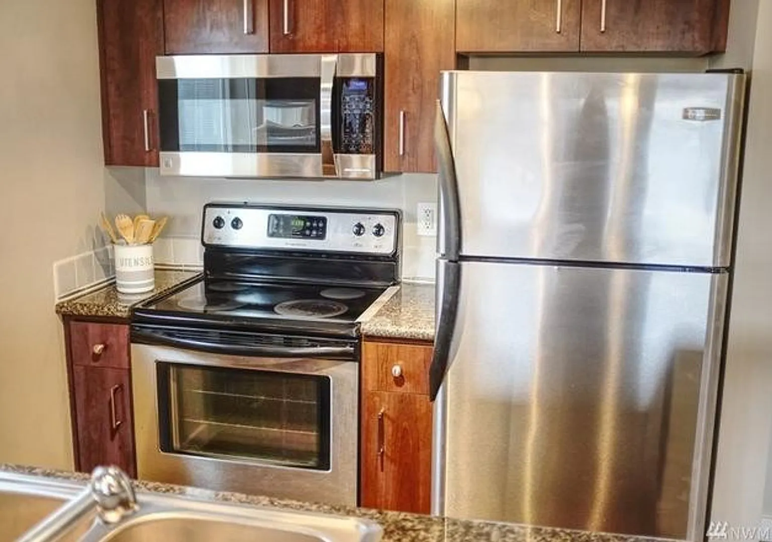 Great 2bd 2bath Downtown Seattle Condo For Rent! — Photo 3