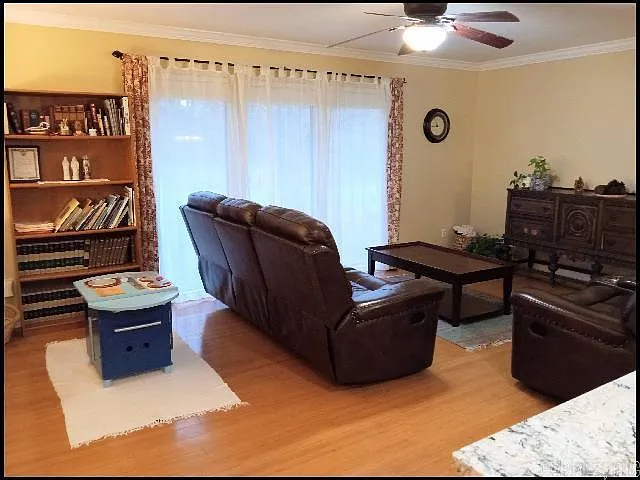 7308 Flintrock Rd — Photo 2