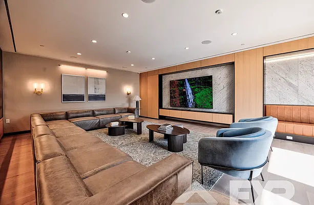 Rented by EXR | media 36