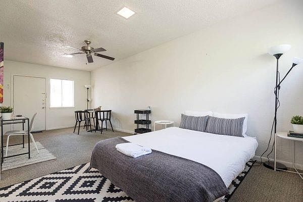 2nd image of 2400 Pearl St #105