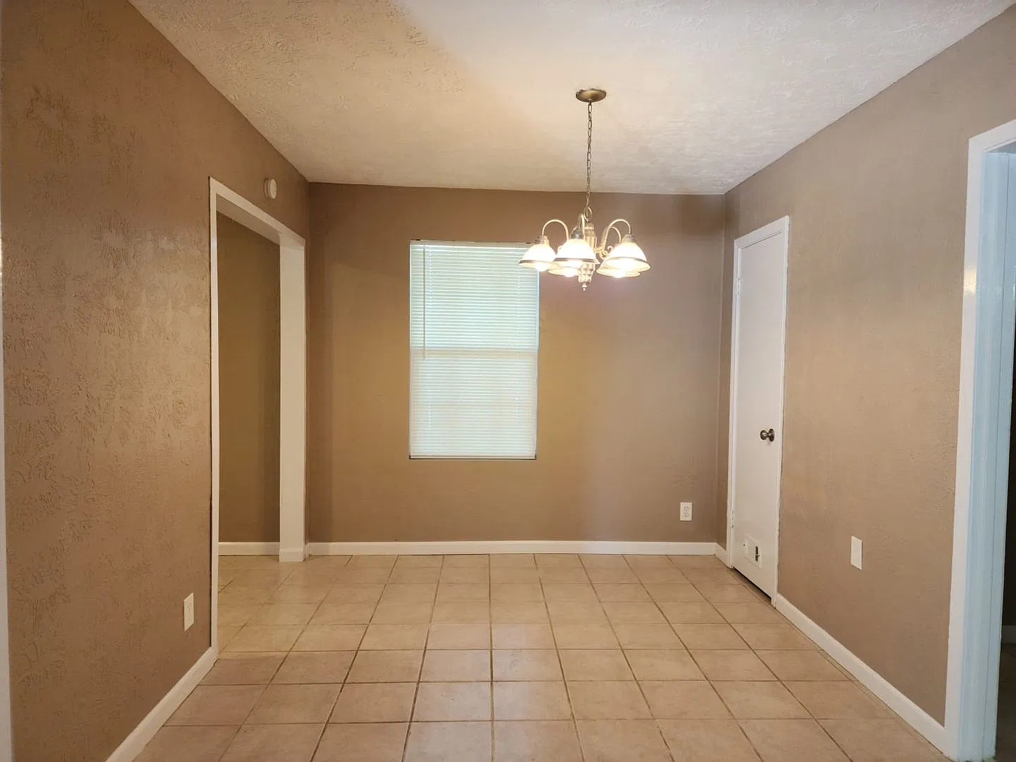Newly remodeled 2 bed, 1 bath move in ready! — Photo 2