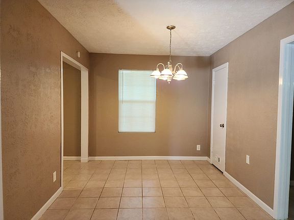 2nd image of 404 Camellia Ave