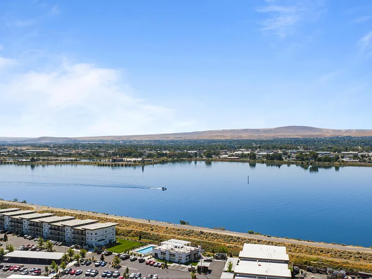 Columbia River Walk Apartments — Photo 68