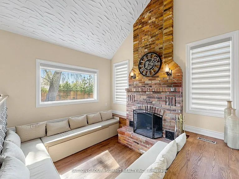 3485 Cawthra Rd — Photo 9