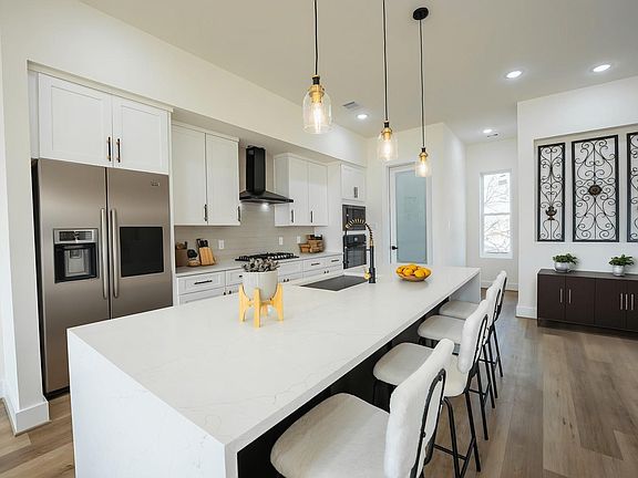 5th image of 4107 Dreyfus St