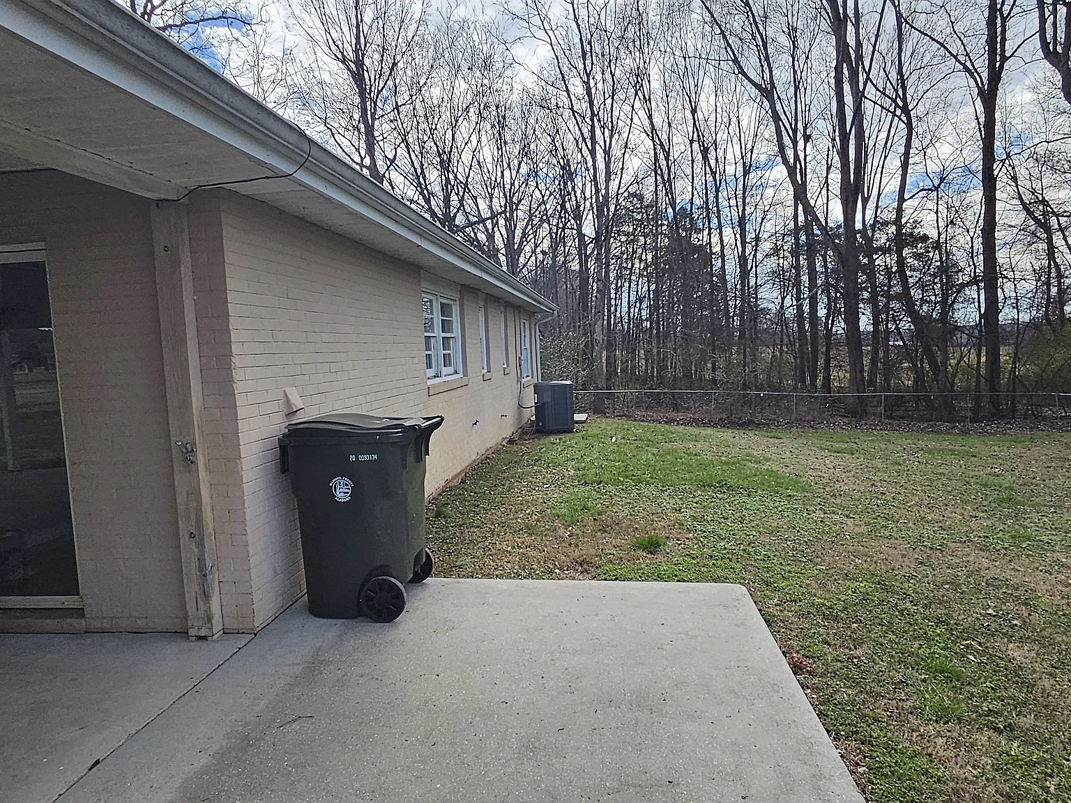 3 bed, 1.5 bath, 1170 sqft, $1,350 — Photo 2