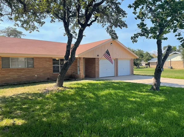 827 Oak Ave, Rockport, TX 78382