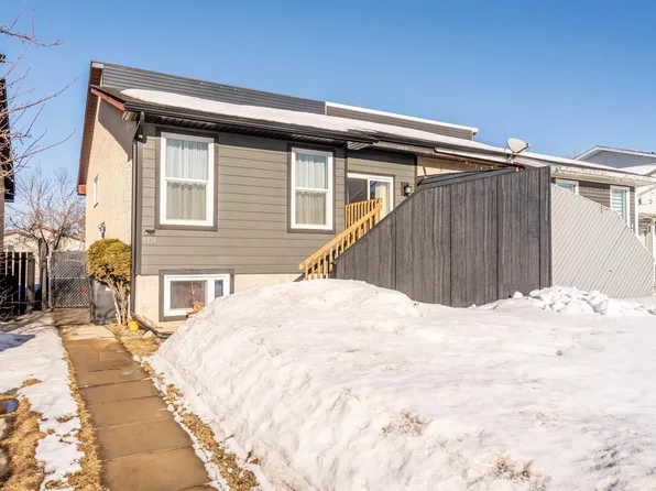 4414 50th Ave, Cold Lake, AB T9M 2B3