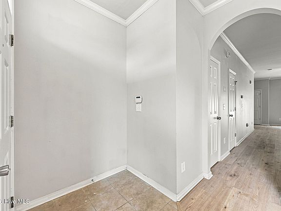 3rd image of 404 Glenhaven Lane