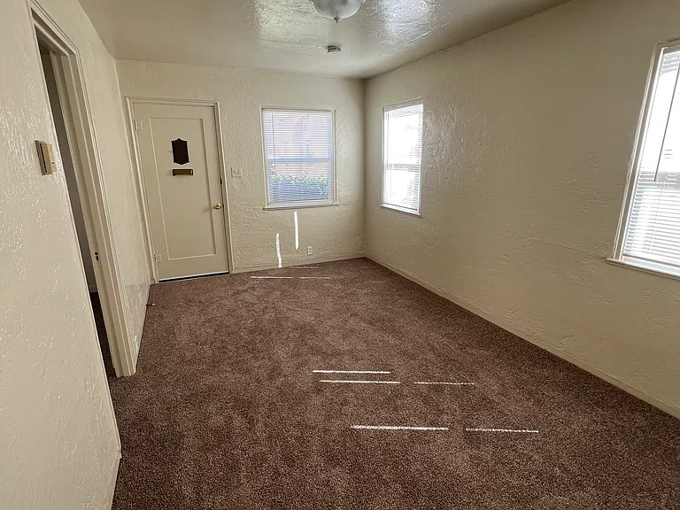 621 E Church St — Photo 2