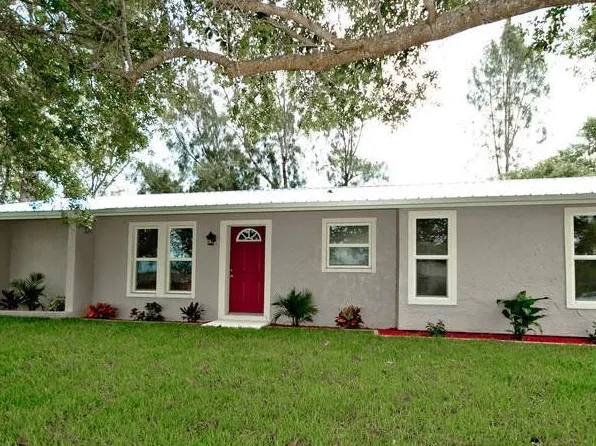 2511 41st St E, Bradenton, FL 34208