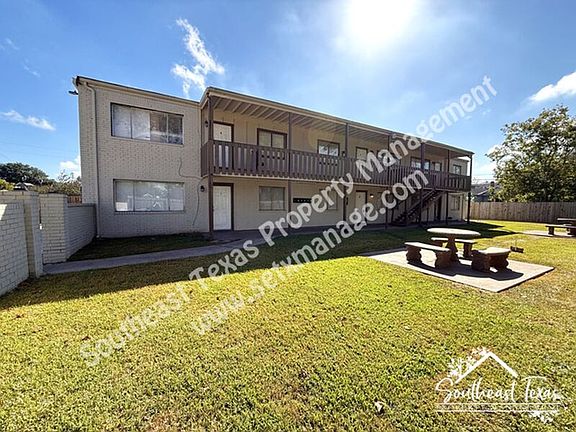 2nd image of 2085 Long Ave #2
