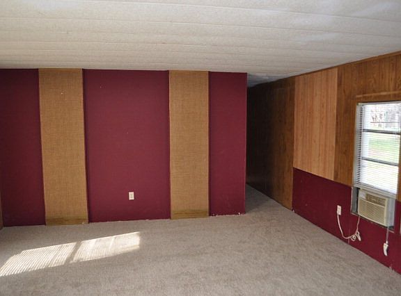 5th image of 407 E Avenue C