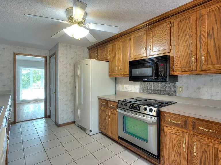 6435 Montpelier Ln — Photo 21
