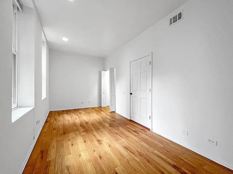 311 W Chicago Ave #2 — Photo 11