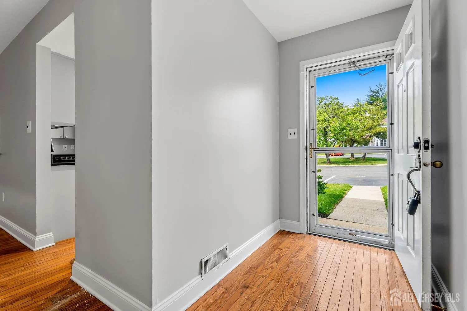 2 bed, 2.5 bath, 1781 sqft, $3,000 — Photo 3