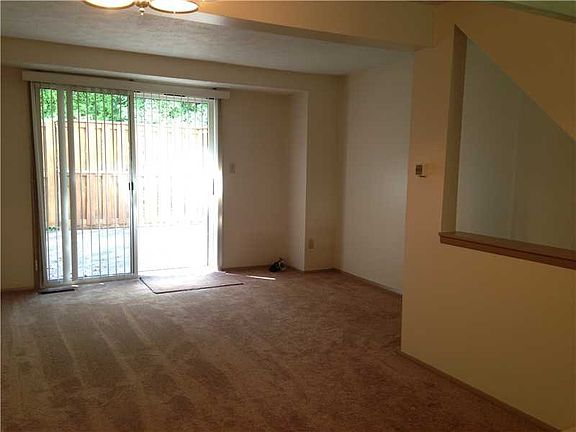 3rd image of 284 Huntingdon Ave