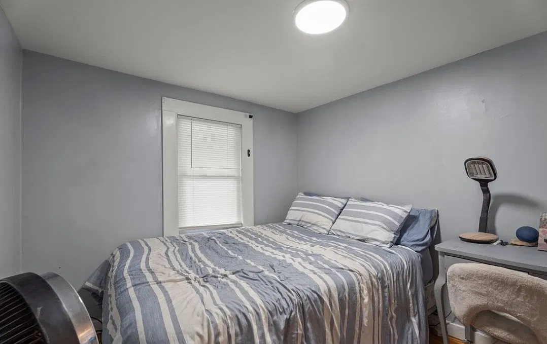 1 bed, 1200 sqft, $1,600 — Photo 3