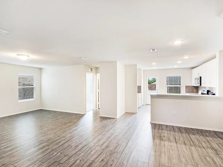 405 Glendale Dr — Photo 9
