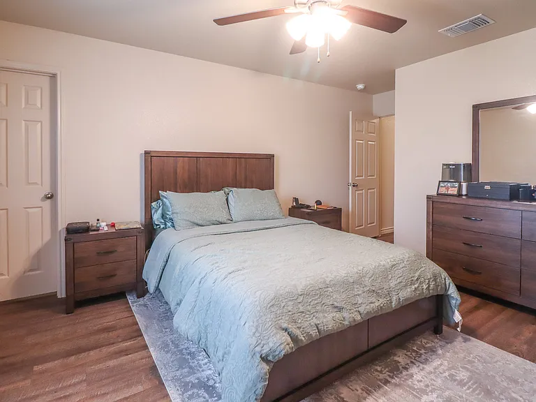 1914 Castroville Trl — Photo 13