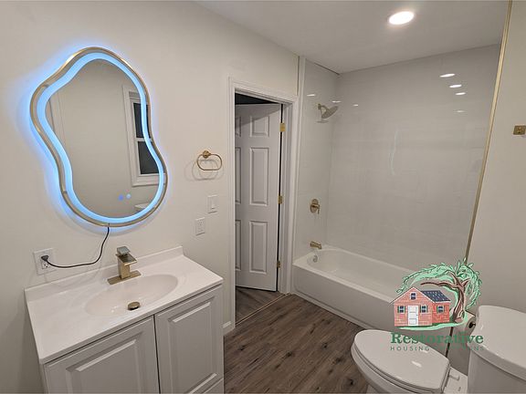 2nd image of 407 Greenwich St