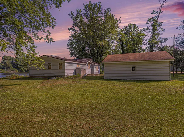 285 W Water St, Constantine, MI 49042