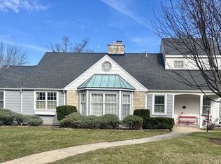 1965 Robincrest Ln, Glenview, IL 60025