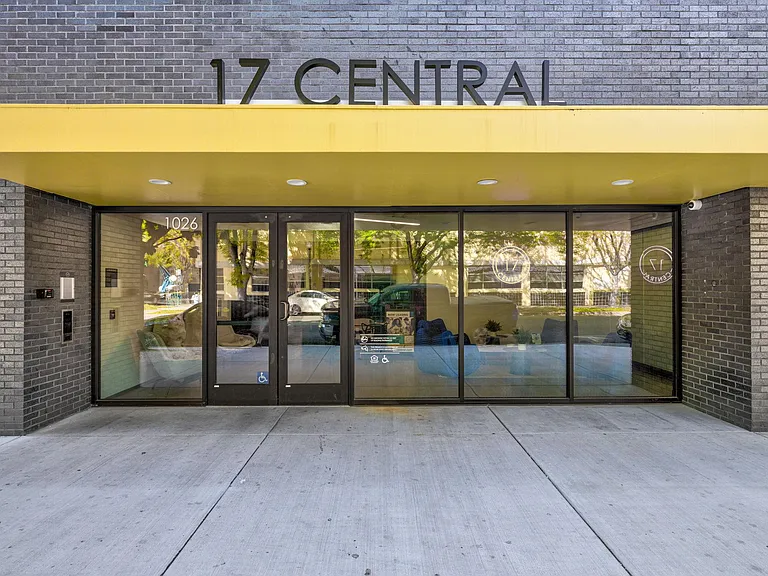 17 Central — Photo 39